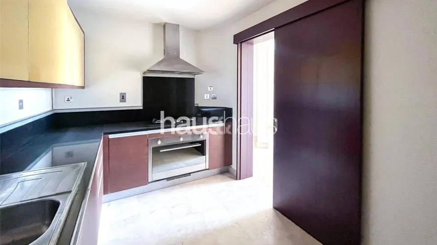 2 bedrooms apartment for sale , Palm Jumeirah, Dubai, UAE No. 566 № 10