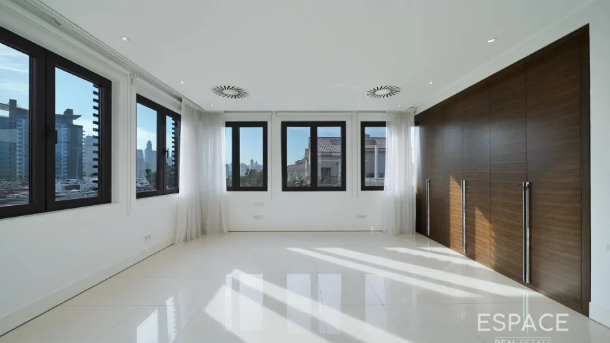 6 bedrooms villa for sale , Palm Jumeirah, Dubai, UAE No. 1093 № 1