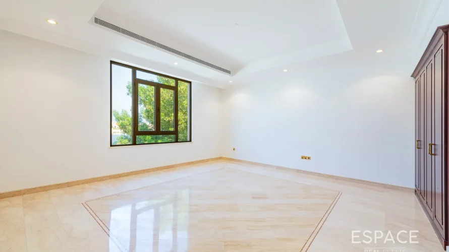 6 bedrooms villa for sale , Palm Jumeirah, Dubai, UAE No. 880 № 15