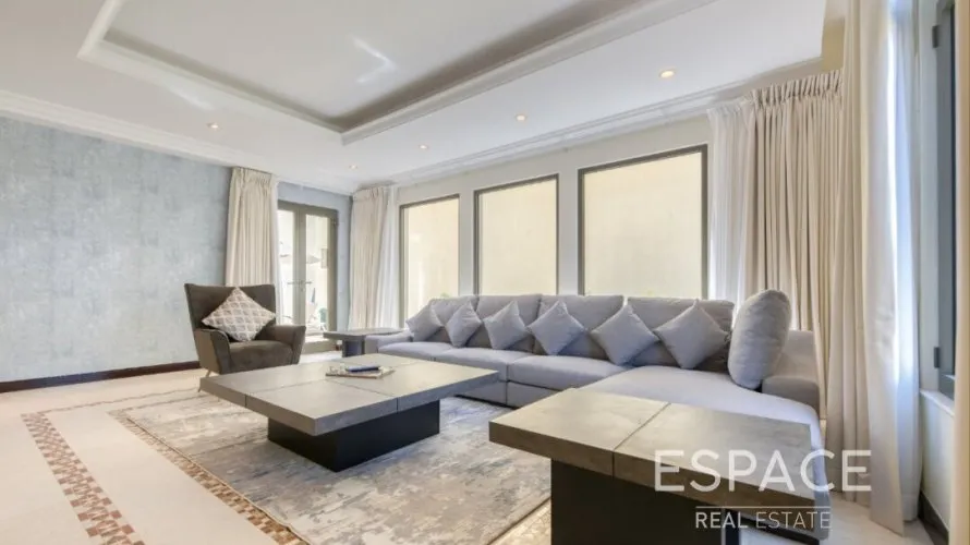 5 bedrooms villa for sale , Palm Jumeirah, Dubai, UAE No. 887 № 1