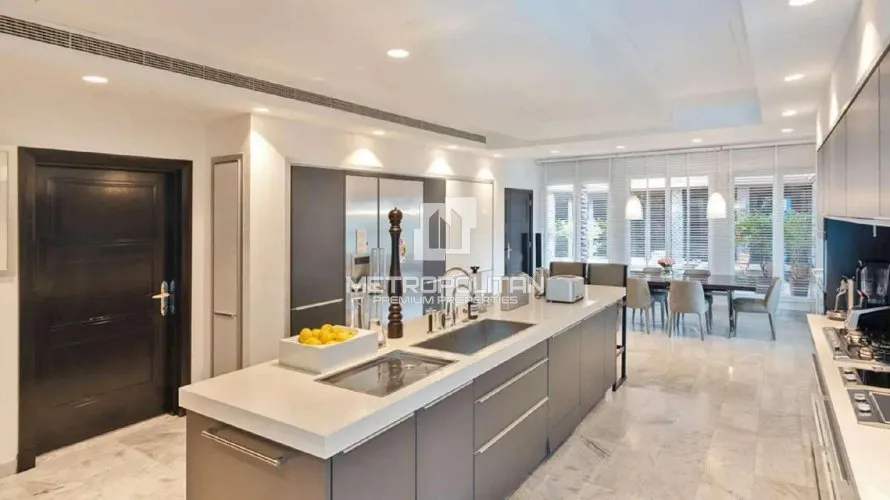 5 bedrooms villa for sale , Signature Villas, Palm Jumeirah, Dubai, UAE No. 359 № 4