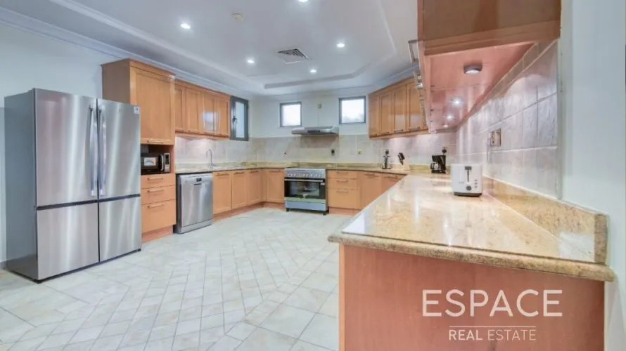 5 bedrooms villa for sale , Palm Jumeirah, Dubai, UAE No. 887 № 3