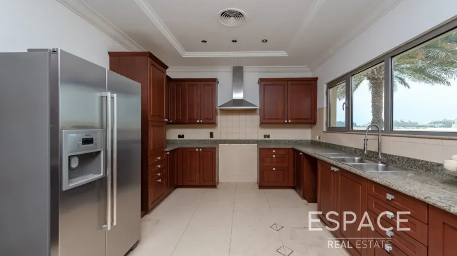 5 bedrooms villa for sale , Palm Jumeirah, Dubai, UAE No. 882 № 4