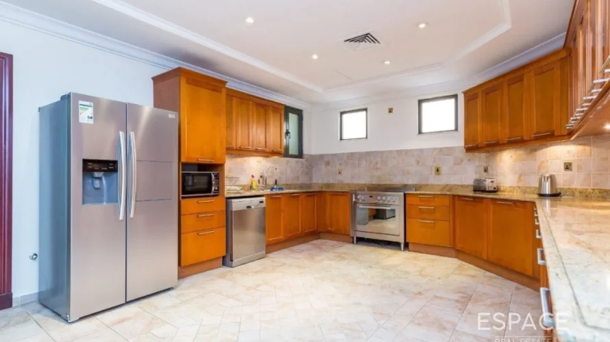 4 bedrooms villa for sale , Palm Jumeirah, Dubai, UAE No. 868 № 2