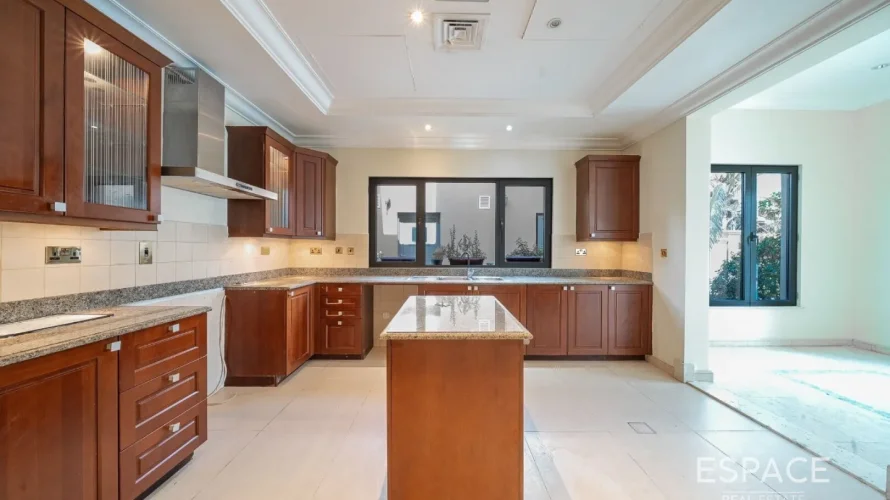 6 bedrooms villa for sale , Palm Jumeirah, Dubai, UAE No. 881 № 14