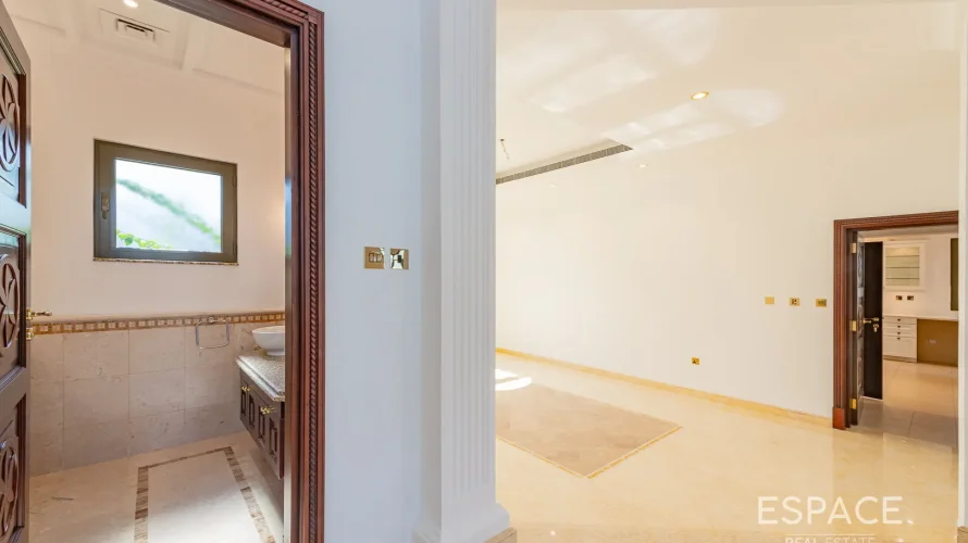 6 bedrooms villa for sale , Palm Jumeirah, Dubai, UAE No. 880 № 5