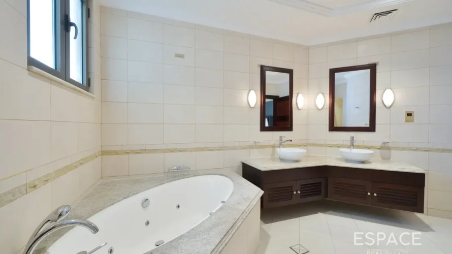 4 bedrooms villa for sale, Palm Jumeirah, Dubai, UAE No. 2044 № 7