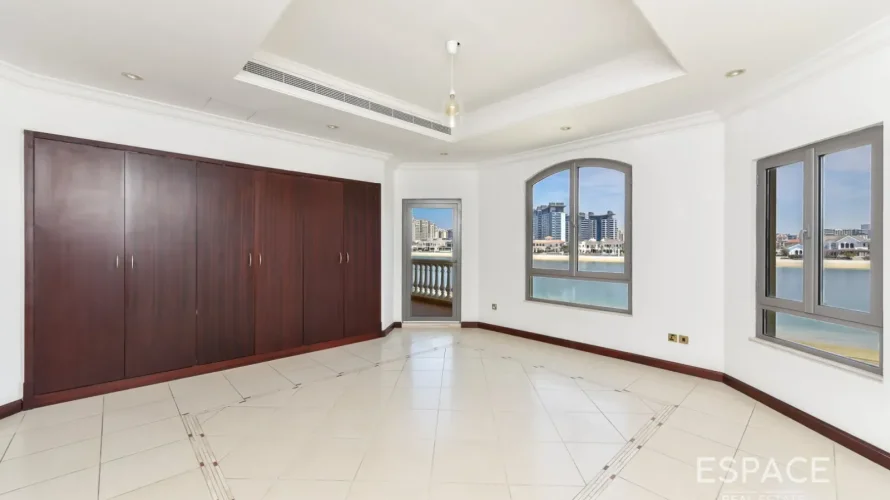 4 bedrooms villa for sale, Palm Jumeirah, Dubai, UAE No. 2034