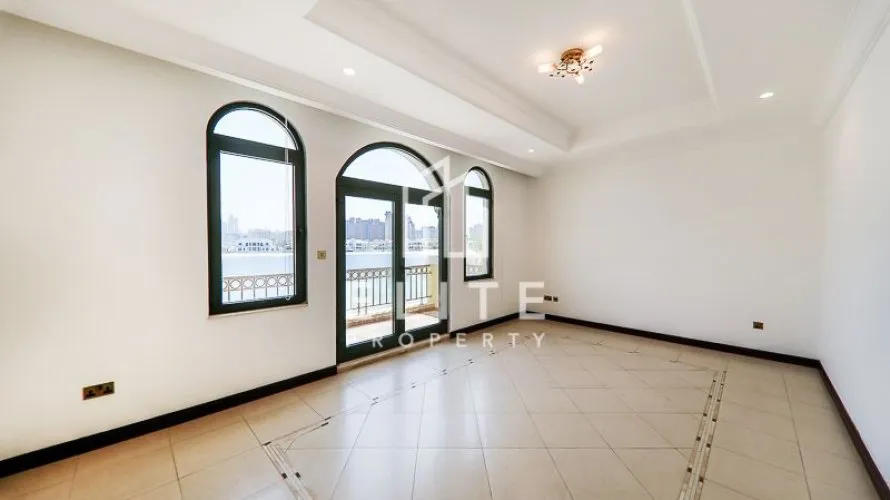 4 bedrooms villa for sale, Palm Jumeirah, Dubai, UAE No. 2004 № 1