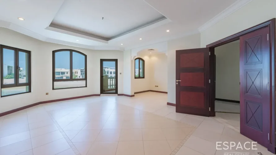 4 bedrooms villa for sale, Palm Jumeirah, Dubai, UAE No. 2046 № 10