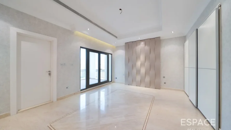 9 bedrooms villa for sale, Palm Jumeirah, Dubai, UAE No. 2026 № 2