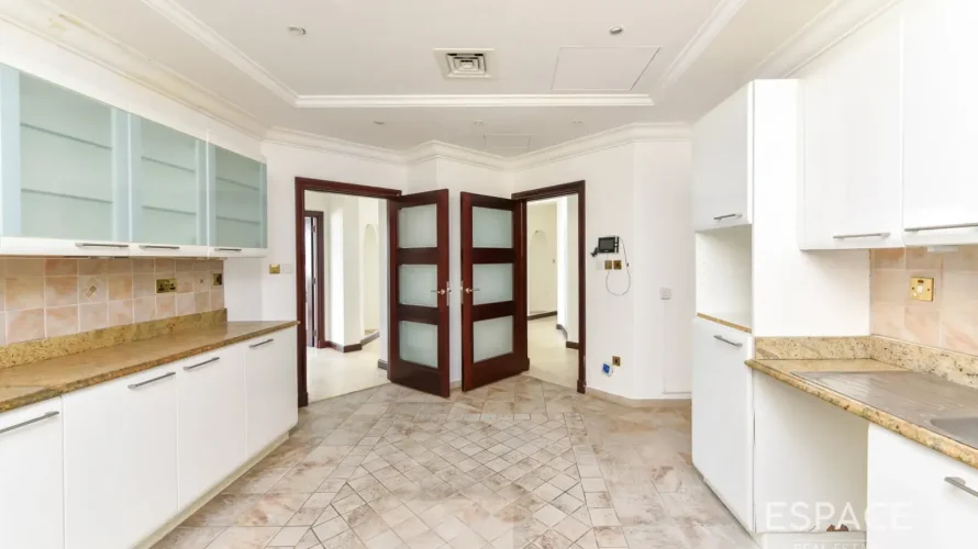 4 bedrooms villa for sale, Palm Jumeirah, Dubai, UAE No. 2034 № 12