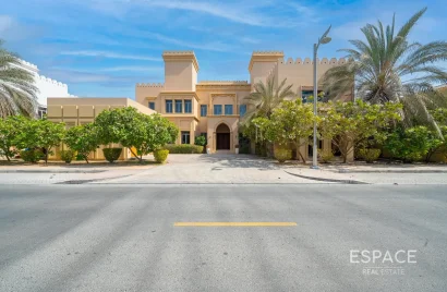 6 bedrooms villa for sale, Palm Jumeirah, Dubai, UAE No. 2033