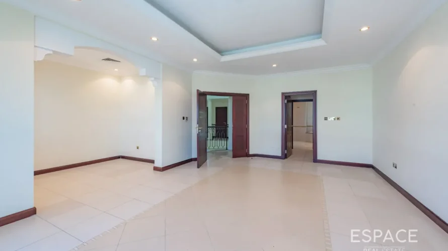 4 bedrooms villa for sale, Palm Jumeirah, Dubai, UAE No. 2046 № 11