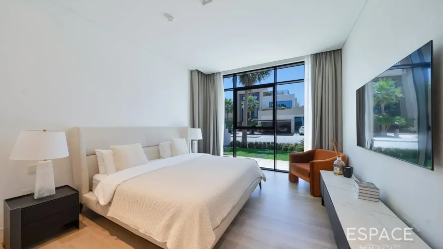 6 bedrooms villa for sale, Palm Jumeirah, Dubai, UAE No. 2032 № 16