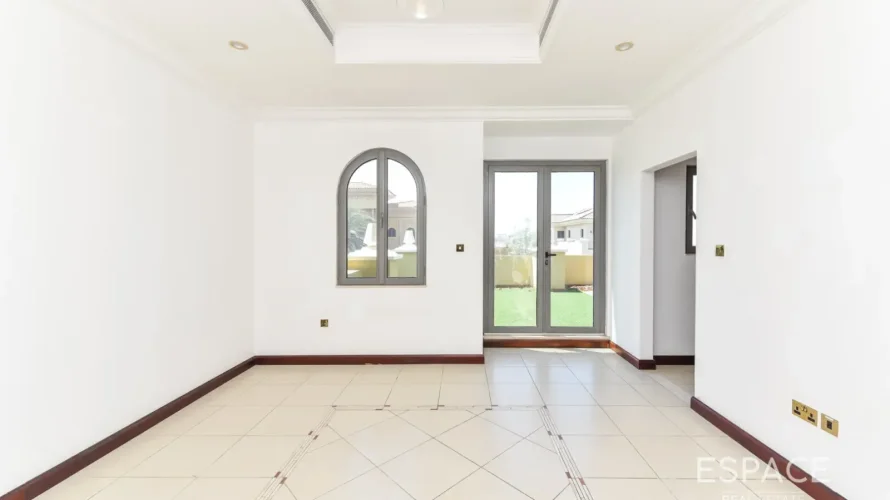4 bedrooms villa for sale, Palm Jumeirah, Dubai, UAE No. 2034 № 5