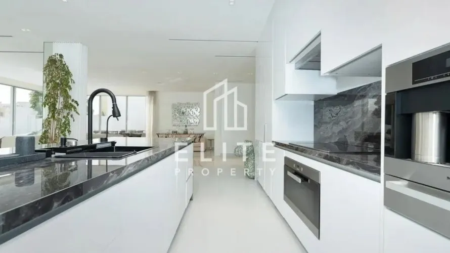 6 bedrooms villa for sale, Palm Jumeirah, Dubai, UAE No. 2001 № 25