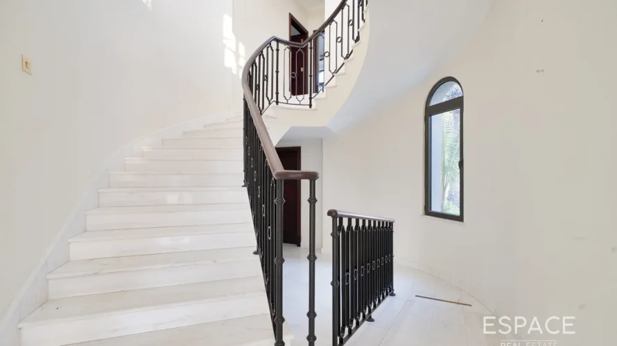 6 bedrooms villa for sale, Palm Jumeirah, Dubai, UAE No. 2043 № 10