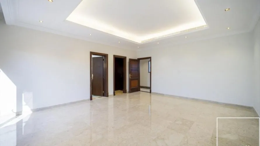5 bedrooms villa for sale, Signature Villas, Palm Jumeirah, Dubai, UAE No. 2734